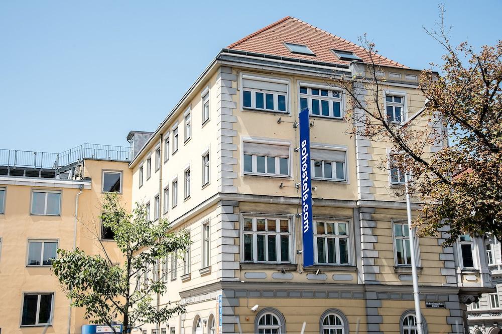 A&O Wien Stadthalle Экстерьер фото